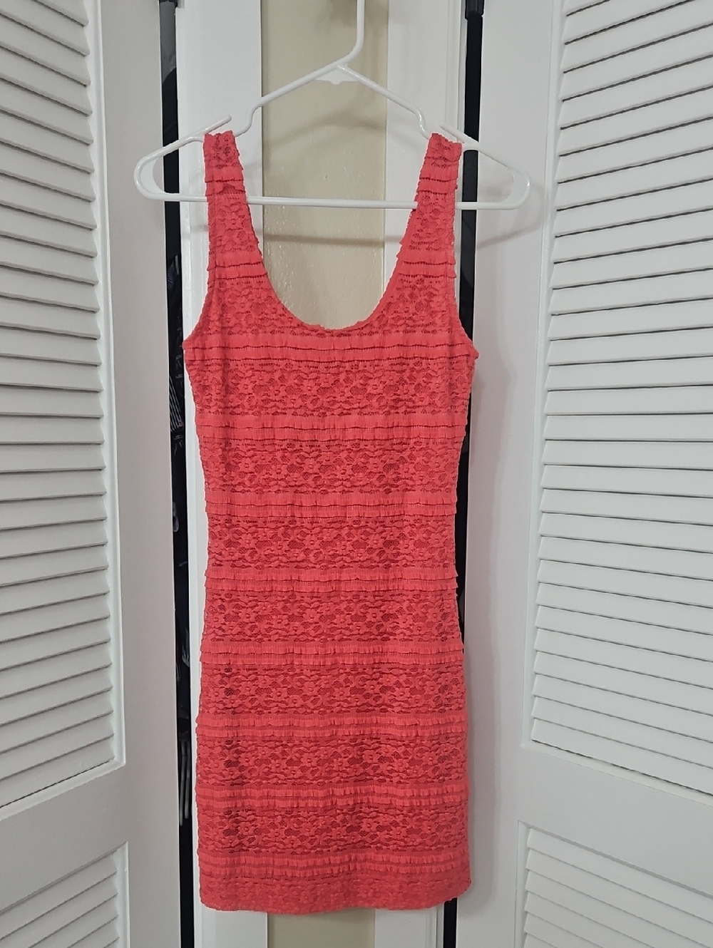 Forever 21 Coral Lace Scoop-Neck Mini Dress